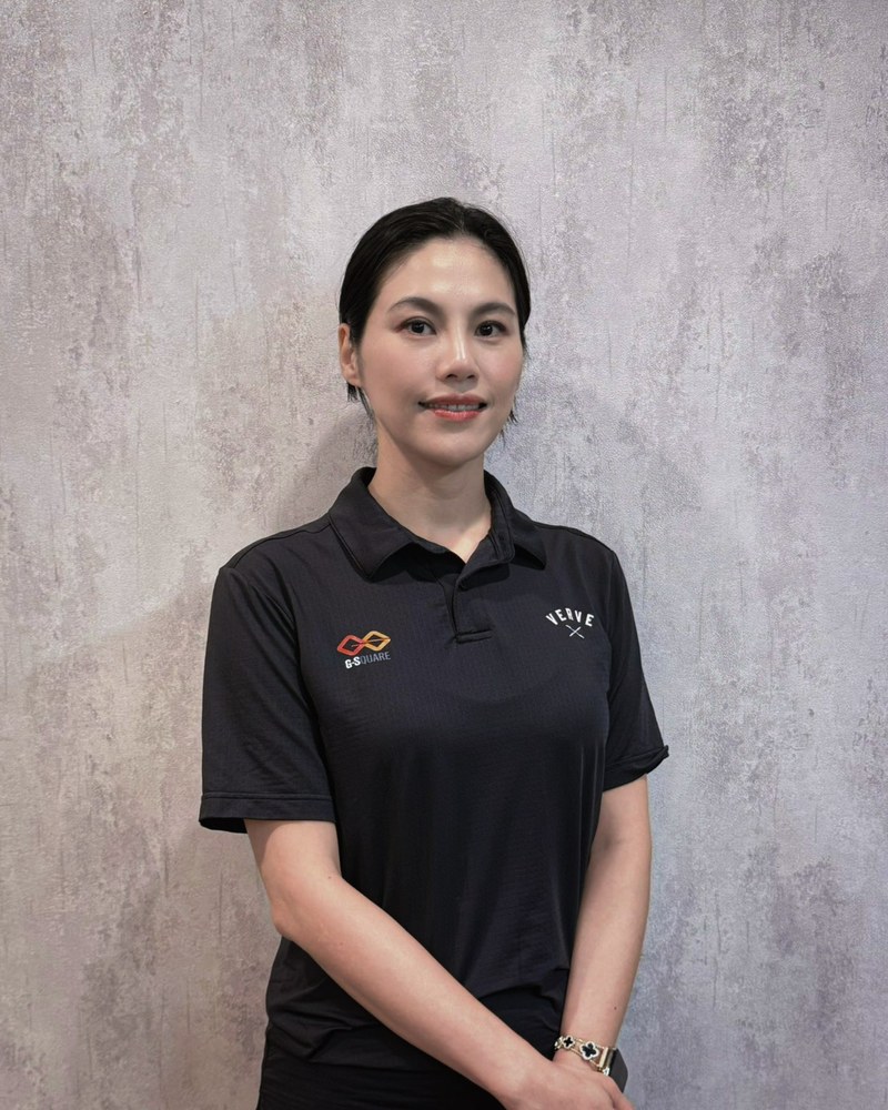 Cindy 器械皮拉提斯教練於 G-SQUARE 場館內的專業形象照