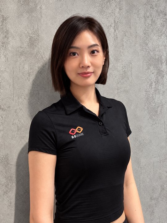 Ivy 器械皮拉提斯教練的專業形象照