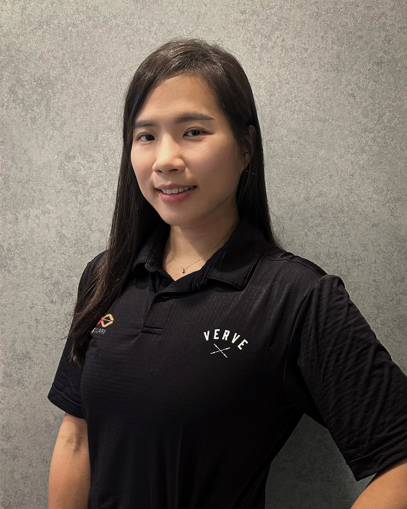 Queenie 器械皮拉提斯教練於 G-SQUARE 場館內的專業形象照